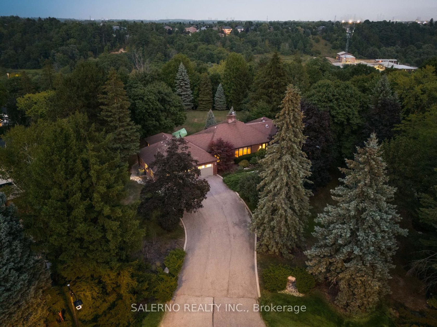 85 Valleyview Court, Kleinburg, Vaughan 