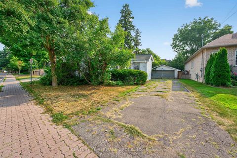 Photo 1 at 117 Lucas Street, Mill Pond, Richmond Hill