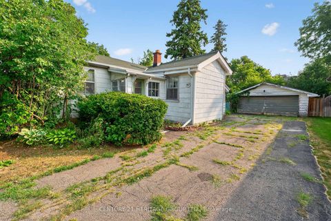 Photo 3 at 117 Lucas Street, Mill Pond, Richmond Hill