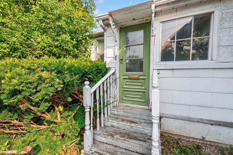 Photo 4 at 117 Lucas Street, Mill Pond, Richmond Hill