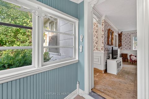 Photo 6 at 117 Lucas Street, Mill Pond, Richmond Hill