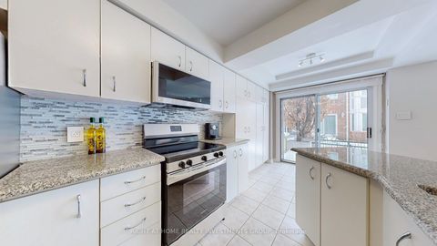 Photo 5 at 157 - 18 Clark Avenue W, Yorkhill, Vaughan