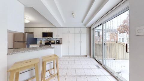 Photo 9 at 157 - 18 Clark Avenue W, Yorkhill, Vaughan