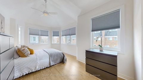 Photo 12 at 157 - 18 Clark Avenue W, Yorkhill, Vaughan