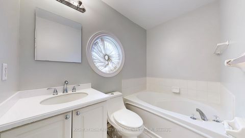 Photo 15 at 157 - 18 Clark Avenue W, Yorkhill, Vaughan