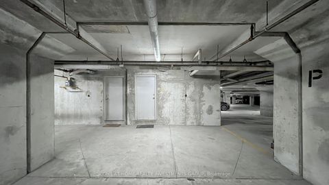 Photo 22 at 157 - 18 Clark Avenue W, Yorkhill, Vaughan