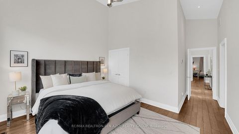 Photo 10 at 1070 BRIAR HILL Avenue, Belgravia, Toronto