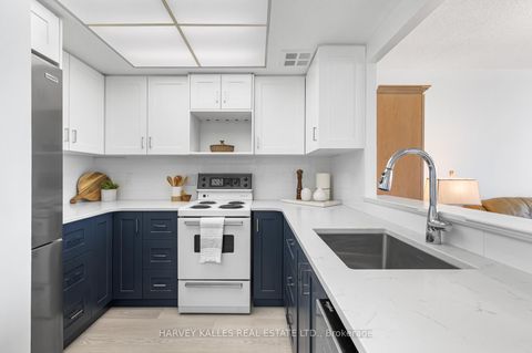Photo 1 at 915 - 5 Greystone Walk Drive, Kennedy Park, Toronto