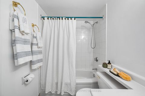Photo 18 at 915 - 5 Greystone Walk Drive, Kennedy Park, Toronto