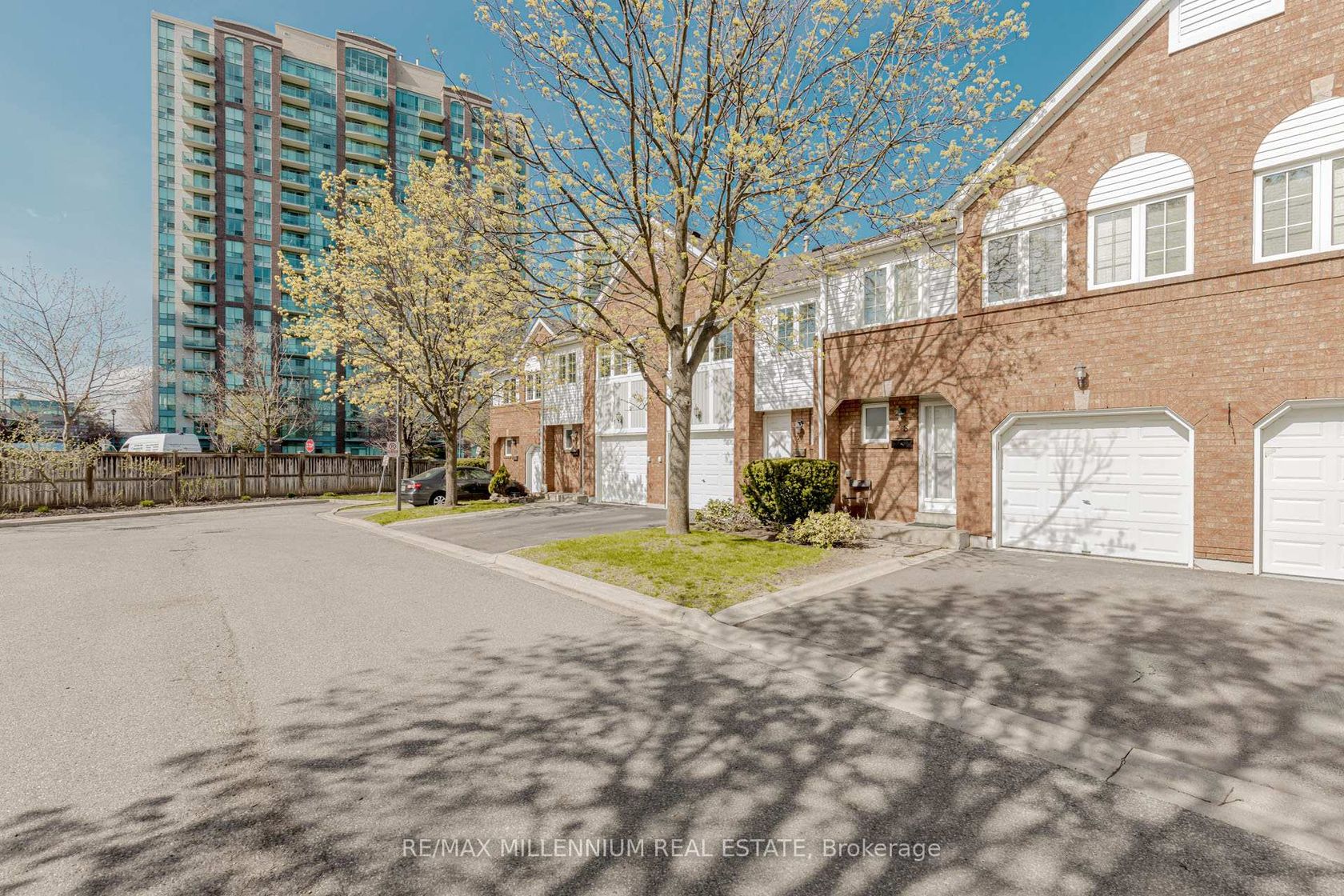 28 - 4605 Donegal Drive, Central Erin Mills, Mississauga 
