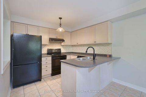 Photo 11 at 167 Marbella Road, Sonoma Heights, Vaughan