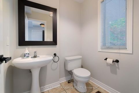 Photo 15 at 167 Marbella Road, Sonoma Heights, Vaughan