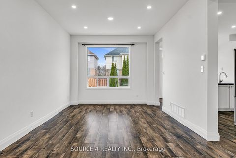 Photo 4 at 1030 Timberland Crescent, Pinecrest, Oshawa