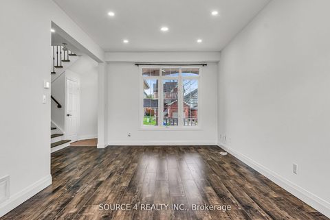 Photo 5 at 1030 Timberland Crescent, Pinecrest, Oshawa