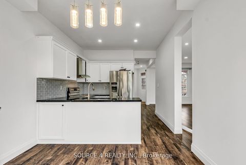 Photo 9 at 1030 Timberland Crescent, Pinecrest, Oshawa