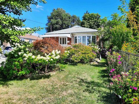 Photo 2 at 3 Saugeen Crescent, Kennedy Park, Toronto