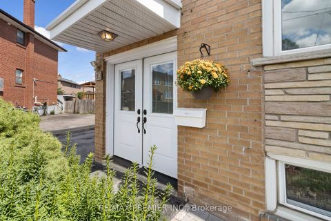 Photo 2 at 79 Pamille Place, Amesbury, Toronto