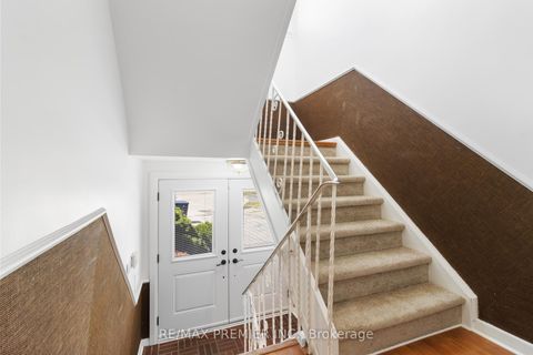Photo 3 at 79 Pamille Place, Amesbury, Toronto