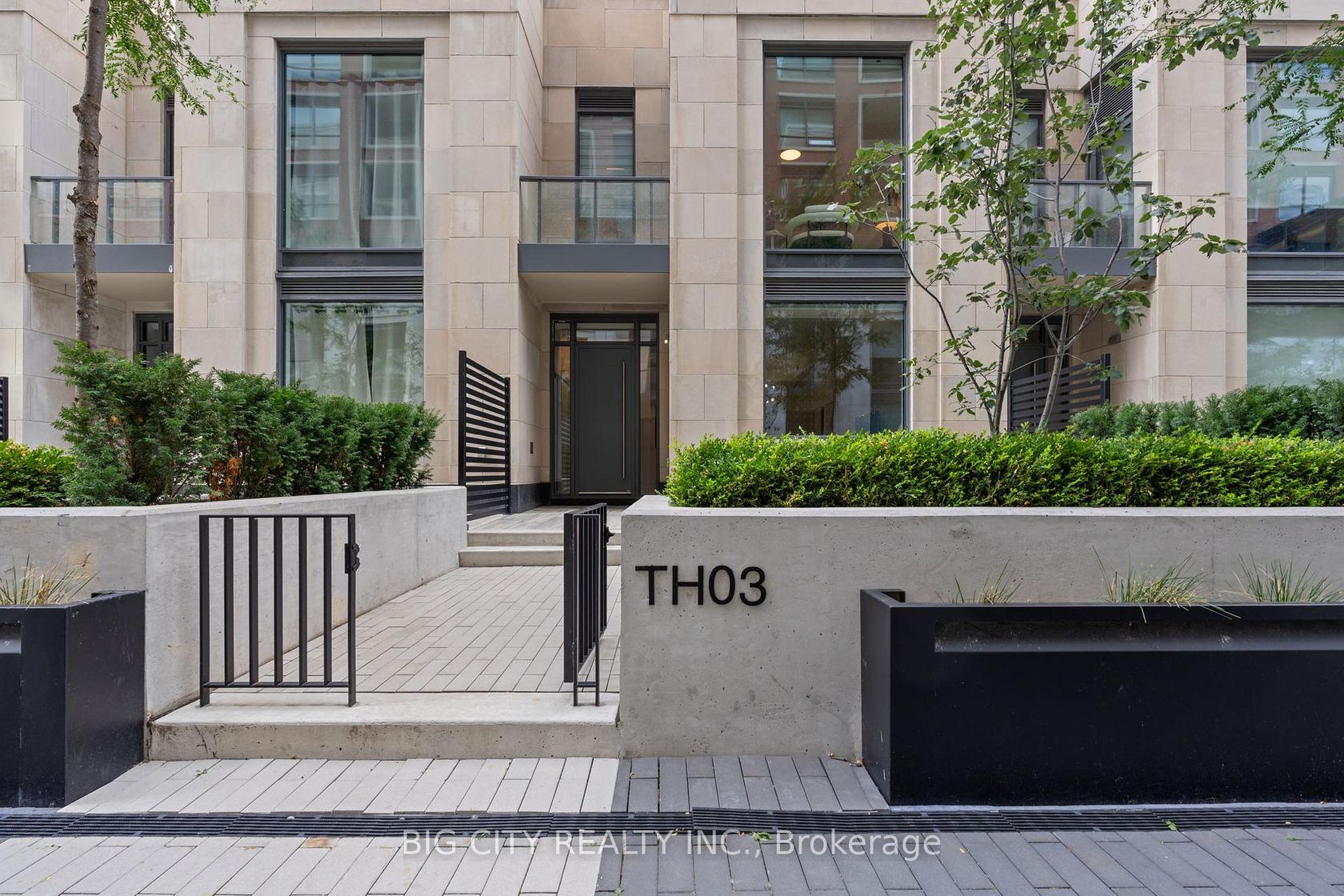 TH03 - 33 Frederick Todd Way, Thorncliffe Park, Toronto 