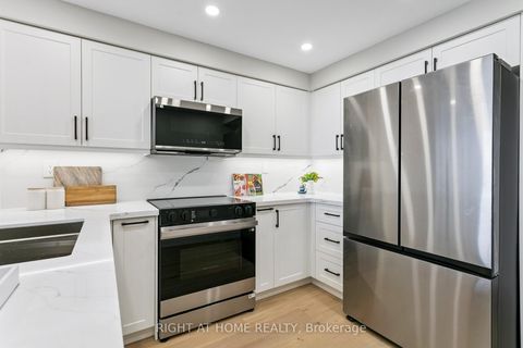 Photo 9 at 1611 - 7300 Yonge Street, Yorkhill, Vaughan