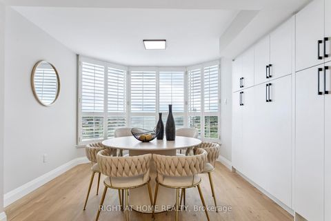Photo 10 at 1611 - 7300 Yonge Street, Yorkhill, Vaughan
