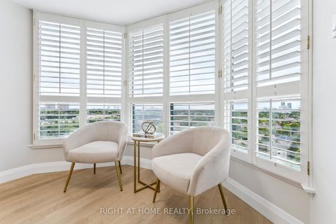 Photo 12 at 1611 - 7300 Yonge Street, Yorkhill, Vaughan