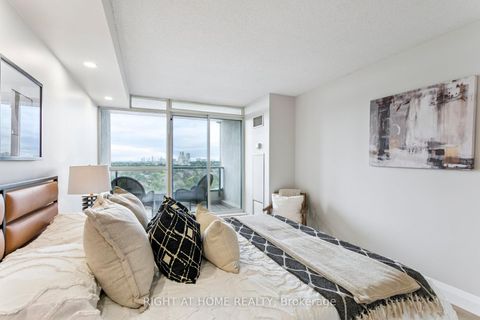 Photo 14 at 1611 - 7300 Yonge Street, Yorkhill, Vaughan