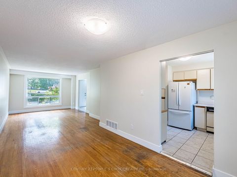 Photo 7 at 16 - 1720 Albion Road, Clairville, Toronto