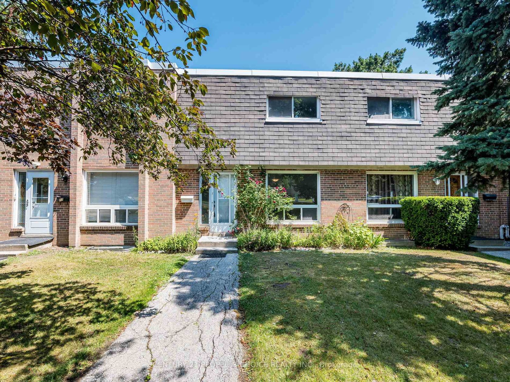 16 - 1720 Albion Road, Clairville, Toronto by Loree Meneguzzi Real Estate 16 - 1720 Albion Road, Clairville, Toronto