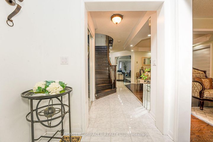 Photo 4 at 28 Bowsfield Drive, Vales of Castlemore, Brampton