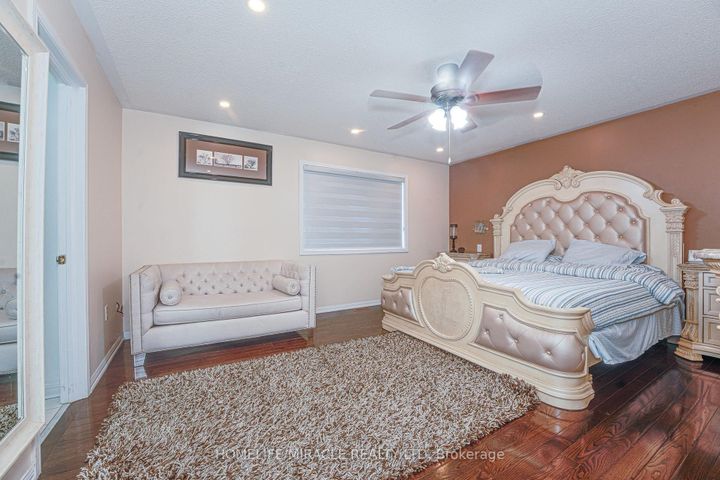 Photo 21 at 28 Bowsfield Drive, Vales of Castlemore, Brampton
