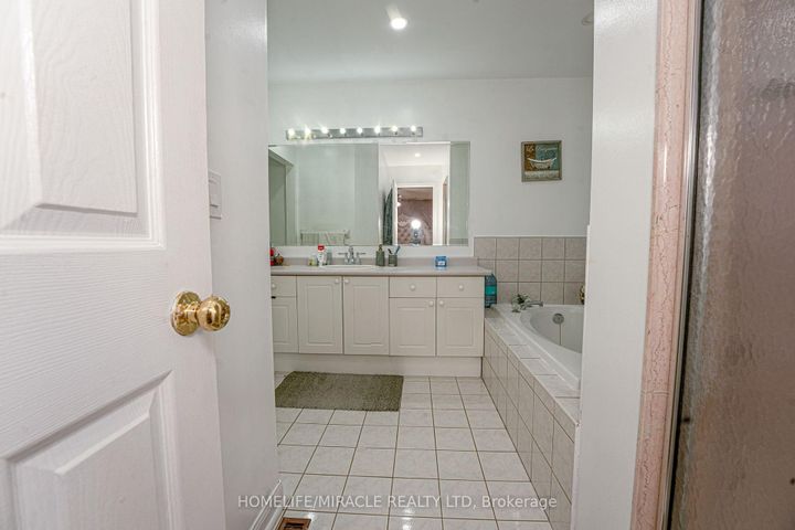 Photo 24 at 28 Bowsfield Drive, Vales of Castlemore, Brampton