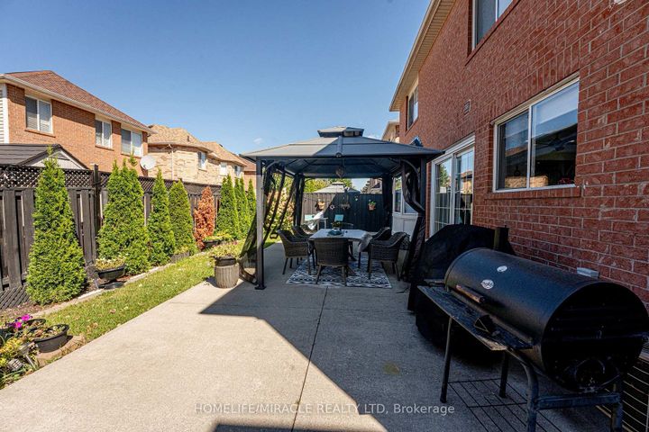 Photo 32 at 28 Bowsfield Drive, Vales of Castlemore, Brampton