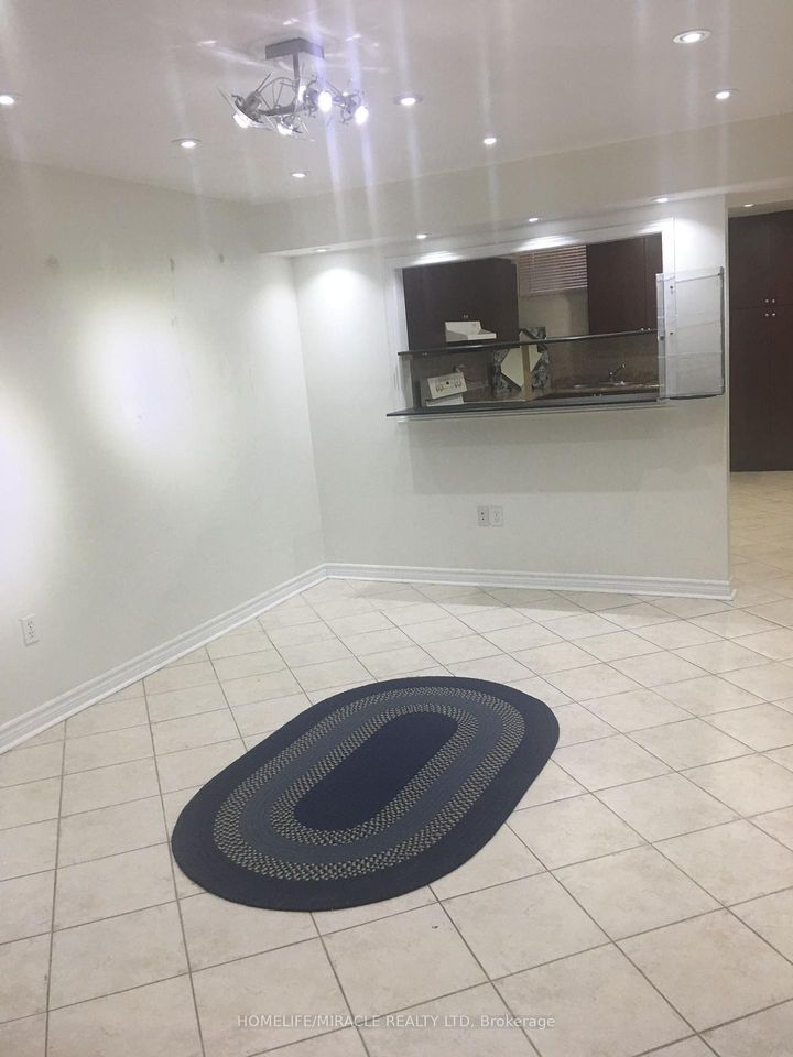 Photo 33 at 28 Bowsfield Drive, Vales of Castlemore, Brampton