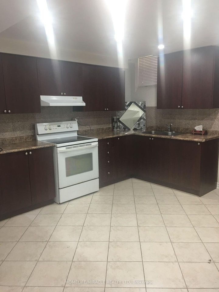 Photo 34 at 28 Bowsfield Drive, Vales of Castlemore, Brampton