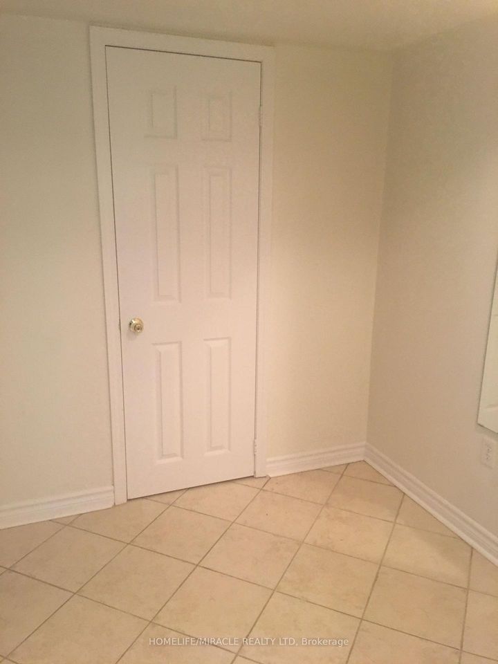 Photo 37 at 28 Bowsfield Drive, Vales of Castlemore, Brampton