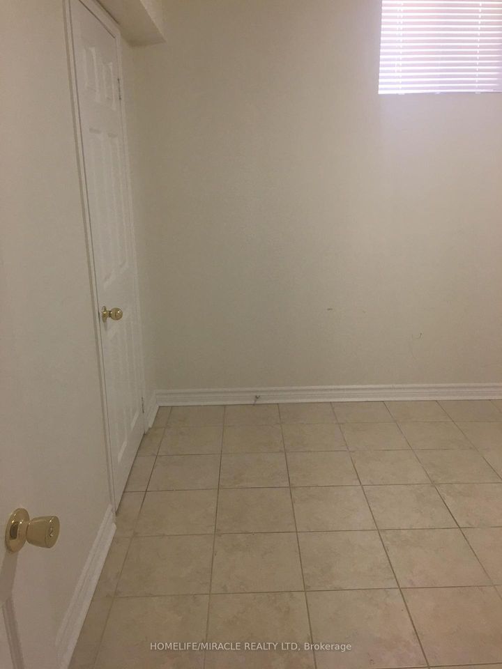 Photo 38 at 28 Bowsfield Drive, Vales of Castlemore, Brampton