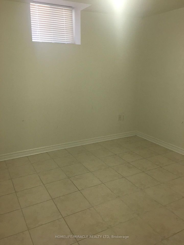 Photo 39 at 28 Bowsfield Drive, Vales of Castlemore, Brampton