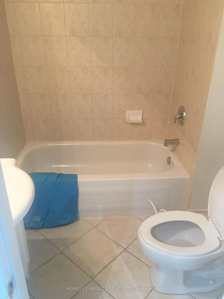 Photo 41 at 28 Bowsfield Drive, Vales of Castlemore, Brampton