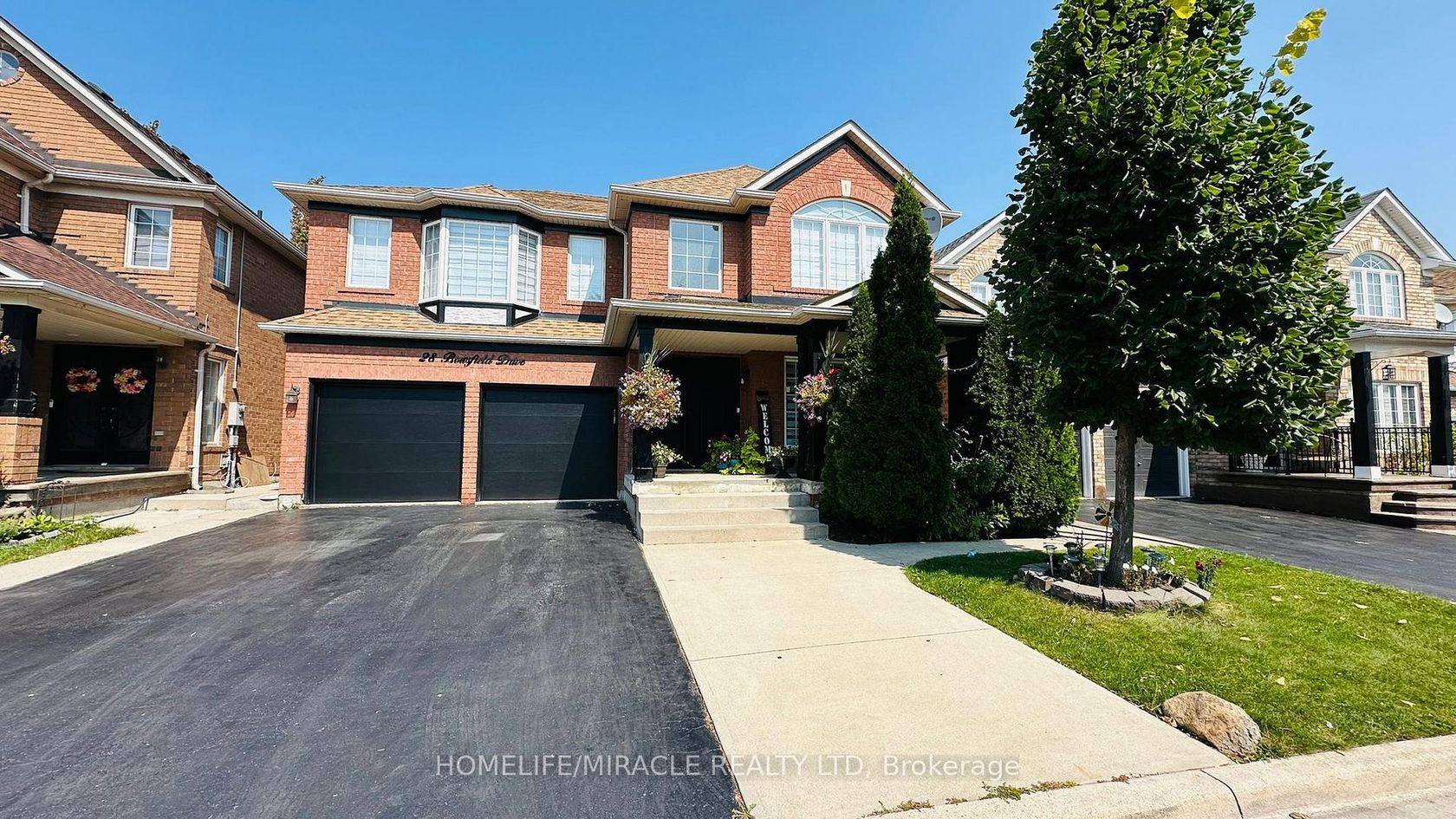 28 Bowsfield Drive, Vales of Castlemore, Brampton 2