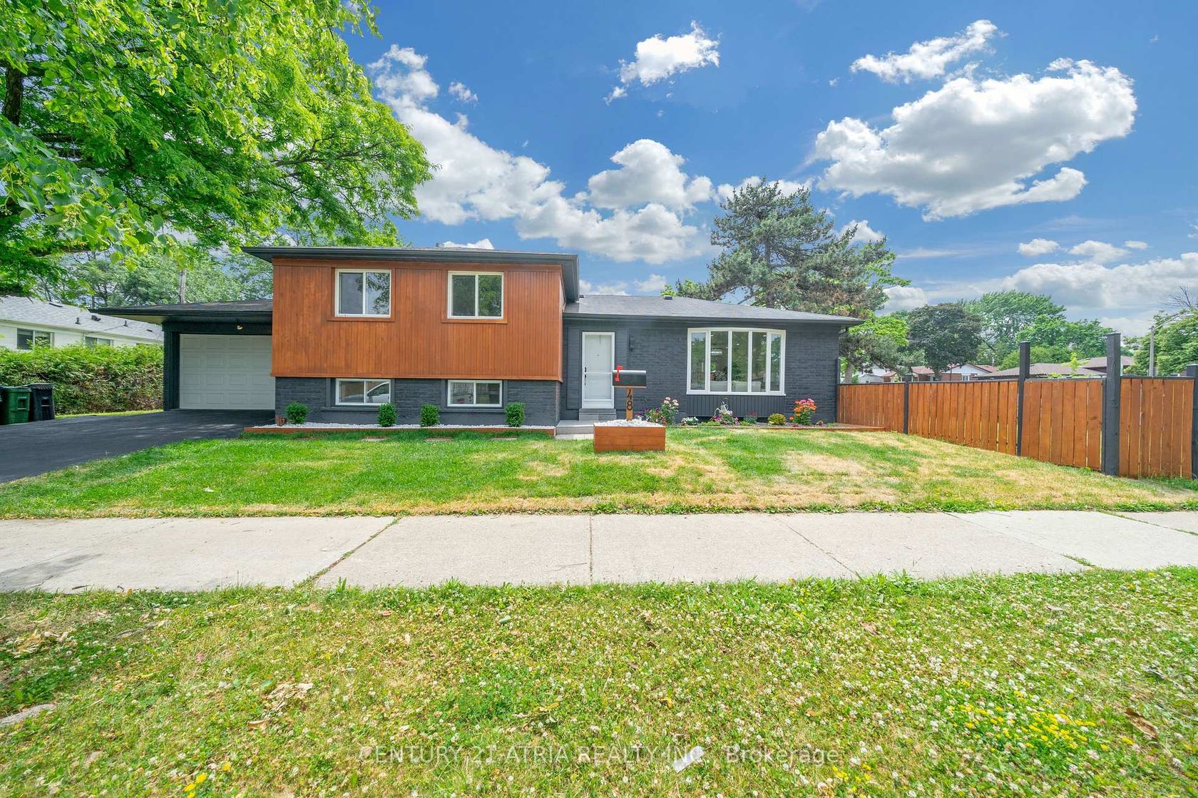 48 Tealham Drive S, Clairville, Toronto by Loree Meneguzzi Real Estate 48 Tealham Drive S, Clairville, Toronto