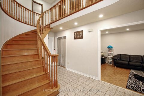 Photo 2 at 22 Kaiser Drive, West Woodbridge, Vaughan