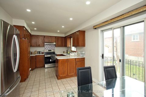 Photo 5 at 22 Kaiser Drive, West Woodbridge, Vaughan