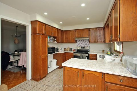 Photo 6 at 22 Kaiser Drive, West Woodbridge, Vaughan