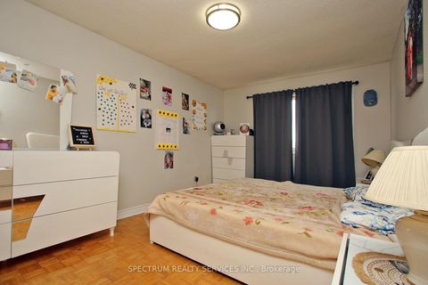 Photo 15 at 22 Kaiser Drive, West Woodbridge, Vaughan