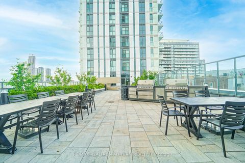 Photo 3 at 717 - 10 Honeycrisp Crescent, Vaughan Corporate Centre, Vaughan