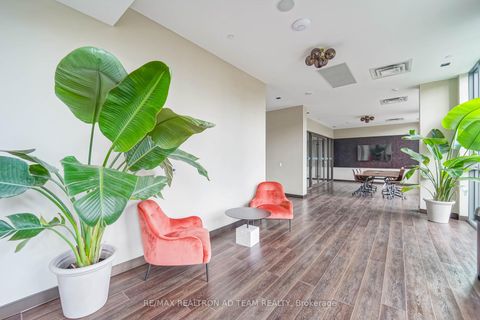 Photo 9 at 717 - 10 Honeycrisp Crescent, Vaughan Corporate Centre, Vaughan