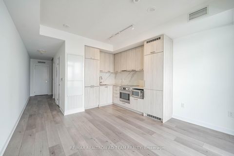 Photo 13 at 717 - 10 Honeycrisp Crescent, Vaughan Corporate Centre, Vaughan