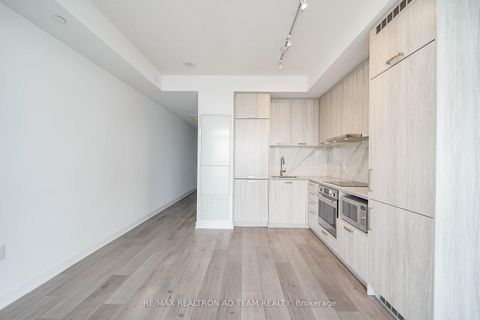 Photo 15 at 717 - 10 Honeycrisp Crescent, Vaughan Corporate Centre, Vaughan