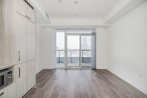 Photo 16 at 717 - 10 Honeycrisp Crescent, Vaughan Corporate Centre, Vaughan